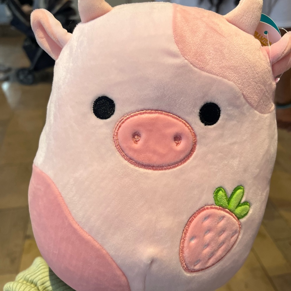 Squishmallow Reshma Strawberry Cow